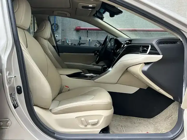 Camry 2019 2.0G Deluxe Edition 12