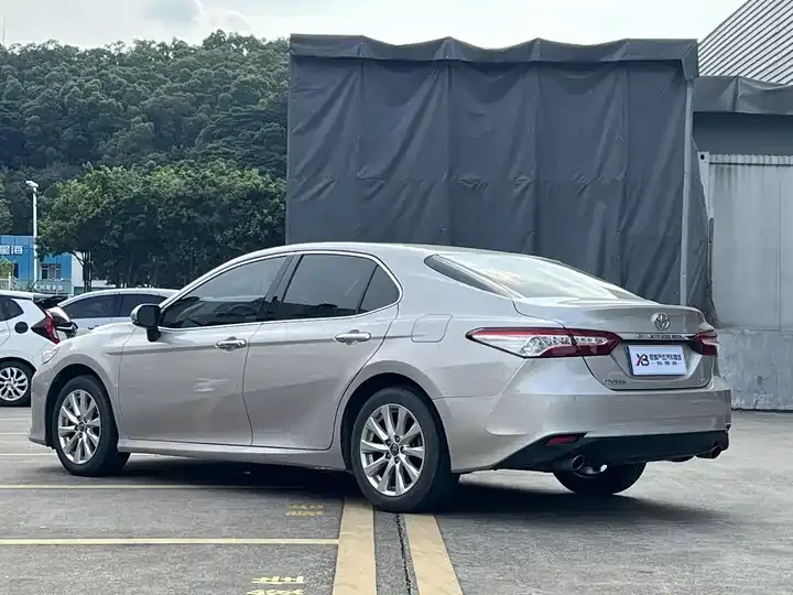 Camry 2019 2.0G Deluxe Edition 2