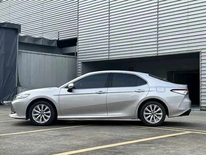 Camry 2019 2.0G Deluxe Edition 3