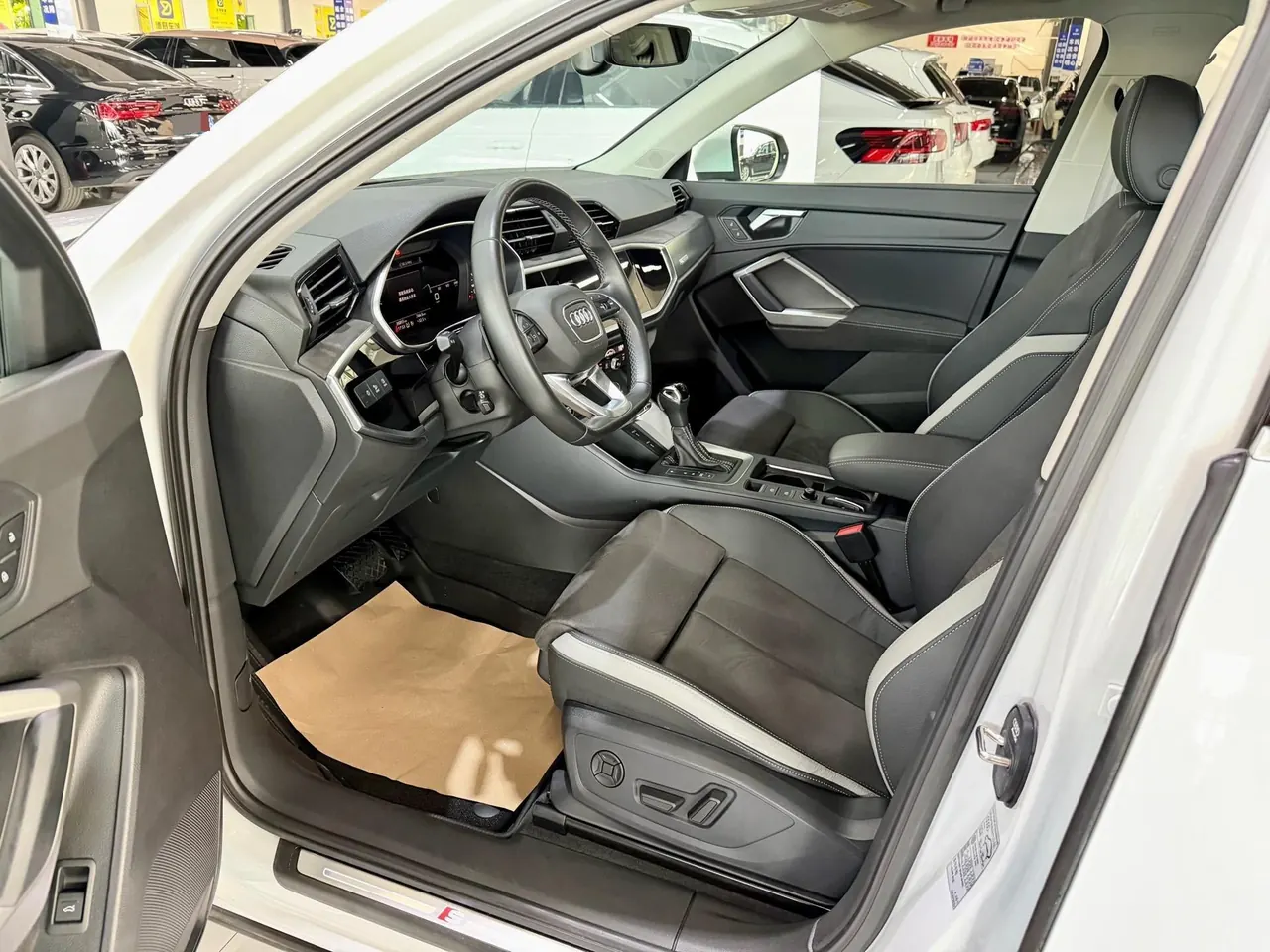 Audi 2023 Q3 1.4TFSI 35TFSI Fashion Dynamic Automatic 3