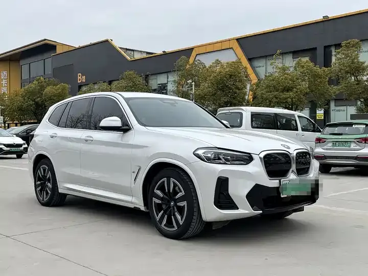 BMW iX3 2022 Leading Type 3