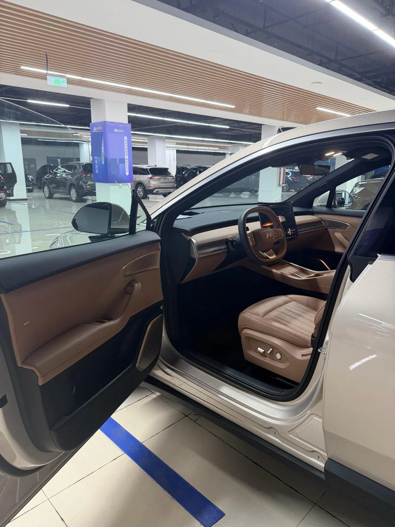 ONVO 2025 L60 60kWh four-wheel drive version automatic gear 2