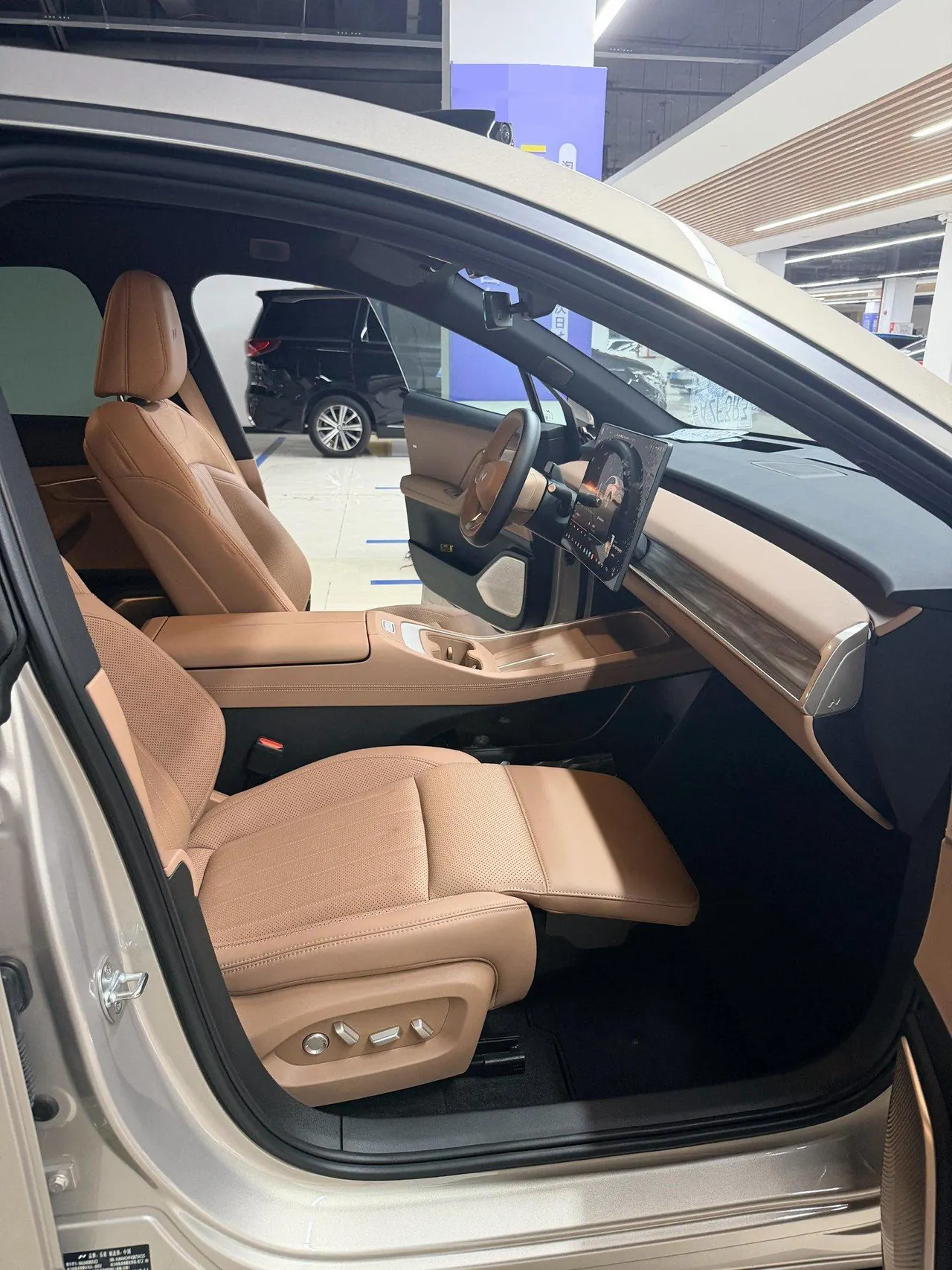 ONVO 2025 L60 60kWh four-wheel drive version automatic gear 6