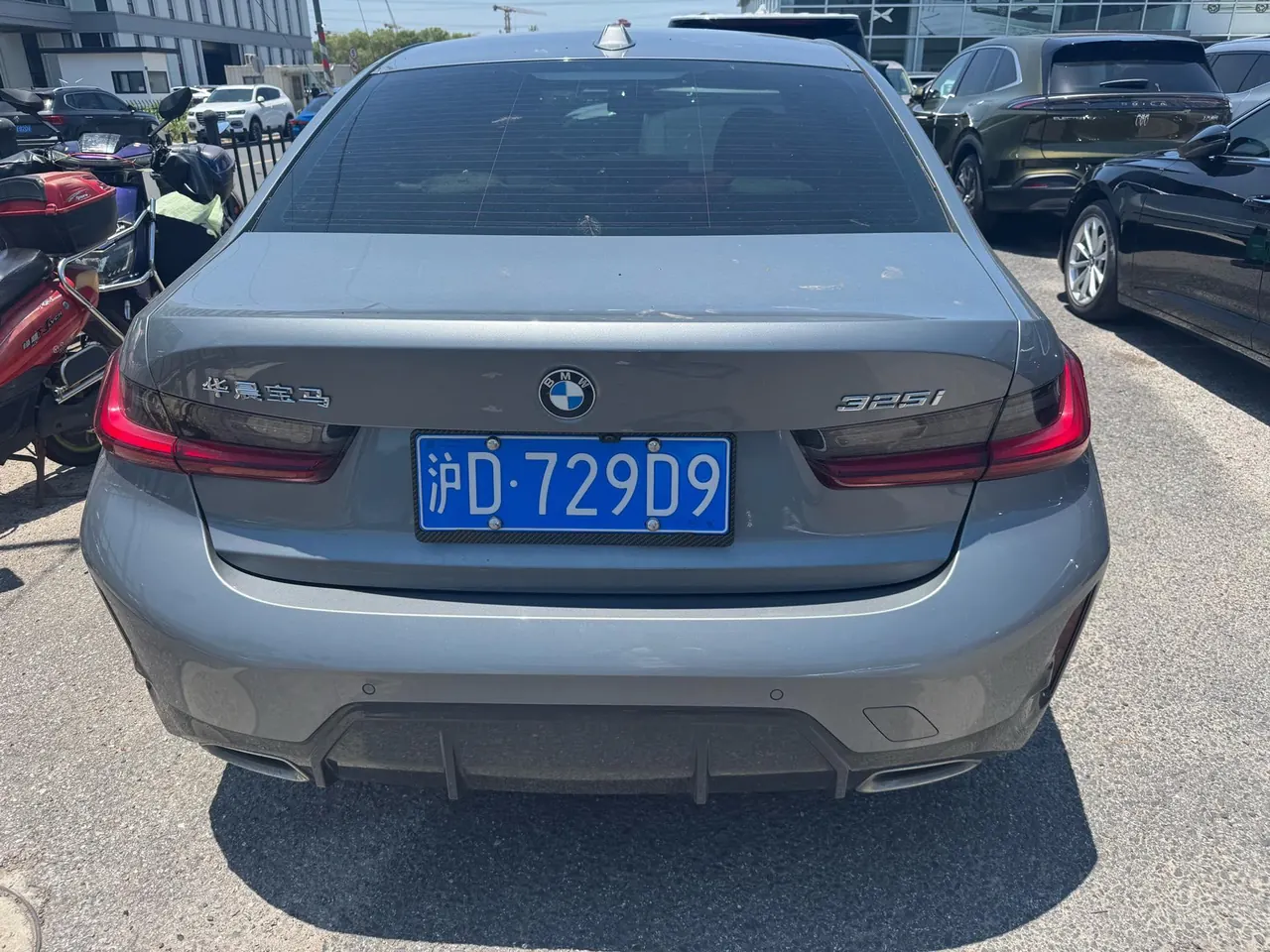BMW 3 Series 2023 325i 2.0T M Sports Obsidian Night Suit Automatic Gear 2