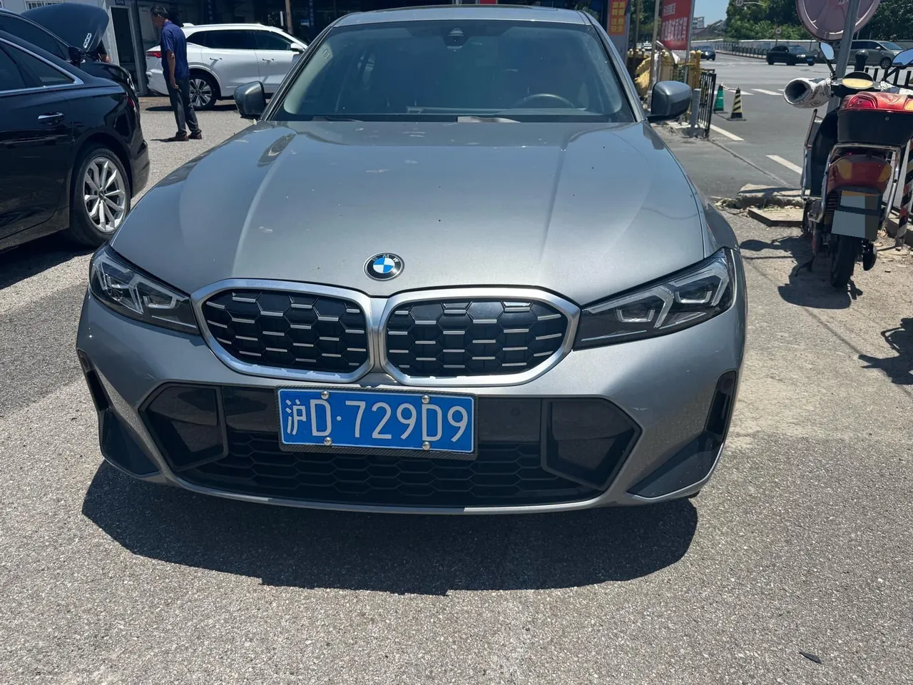 BMW 3 Series 2023 325i 2.0T M Sports Obsidian Night Suit Automatic Gear 3