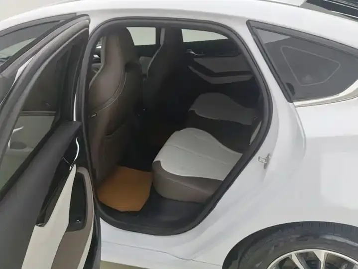 2024 Qin PLUS Glory Edition DM-i 55km Leading Model 11