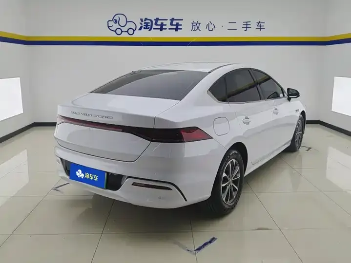 2024 Qin PLUS Glory Edition DM-i 55km Leading Model 3