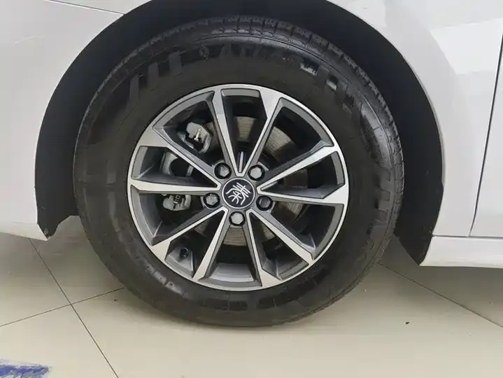 2024 Qin PLUS Glory Edition DM-i 55km Leading Model 6