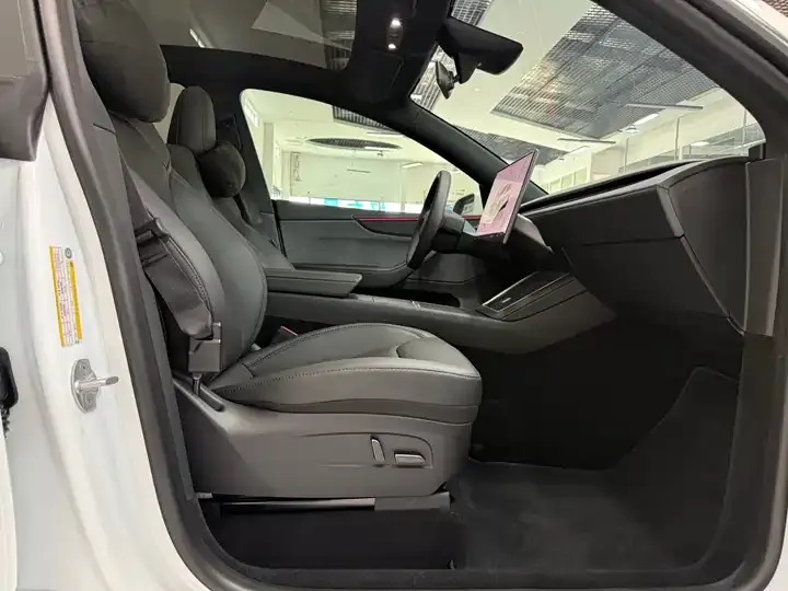 Model Y 2026 rear-wheel drive version 9