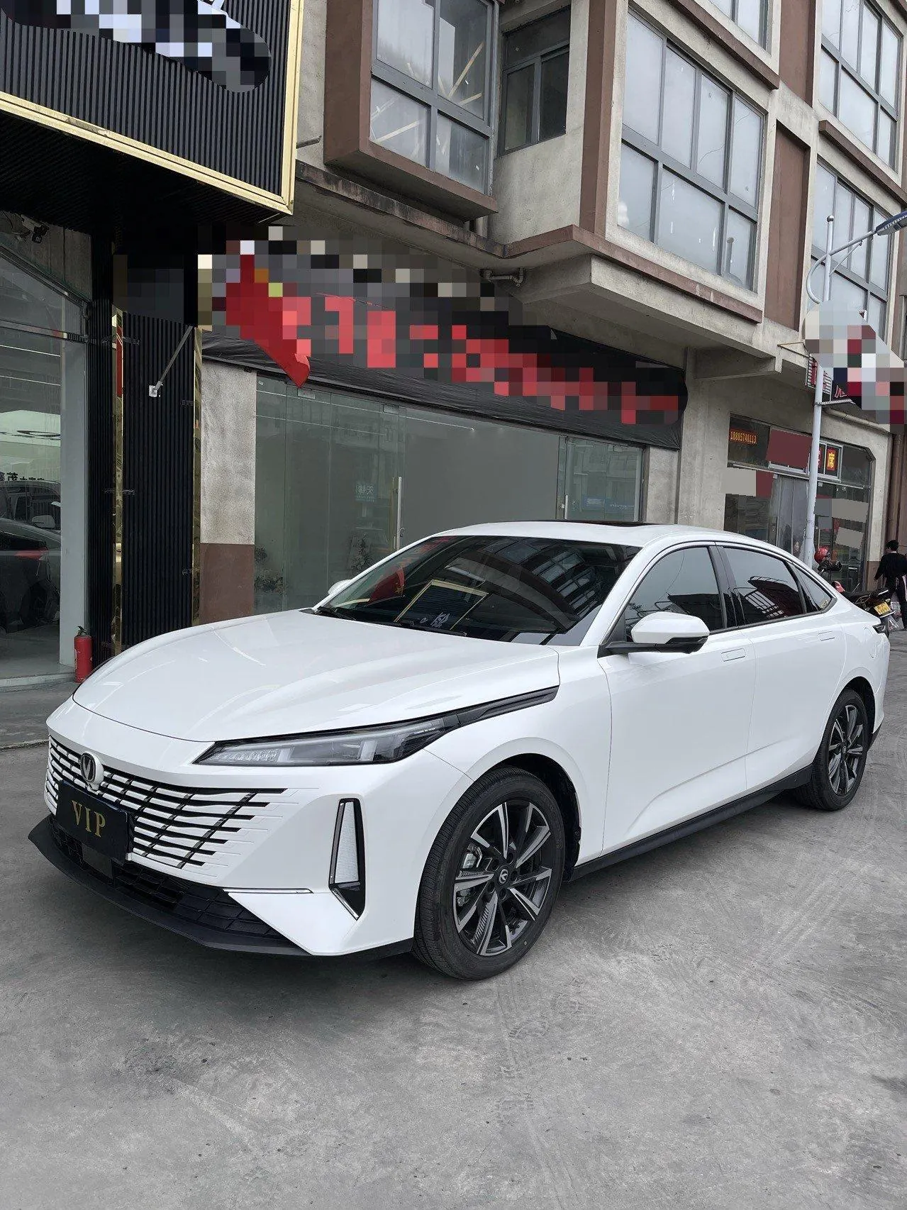 Открыть галерею: ChangAn 2025 Yidong 1.5T Blue Whale 500Bar Honorable Automatic Gear