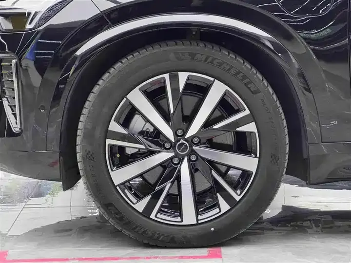 Volvo XC90 plug-in hybrid 2025 T8 Zhizun Deluxe Edition 7 seats 4