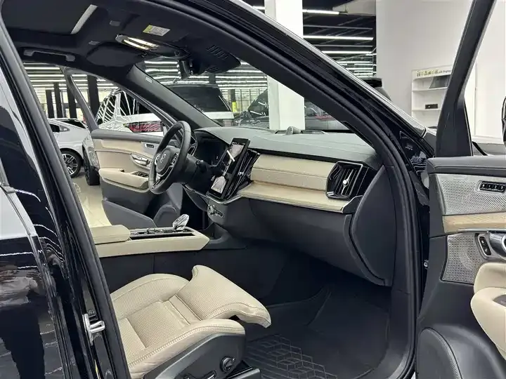 Volvo XC90 plug-in hybrid 2025 T8 Zhizun Deluxe Edition 7 seats 8