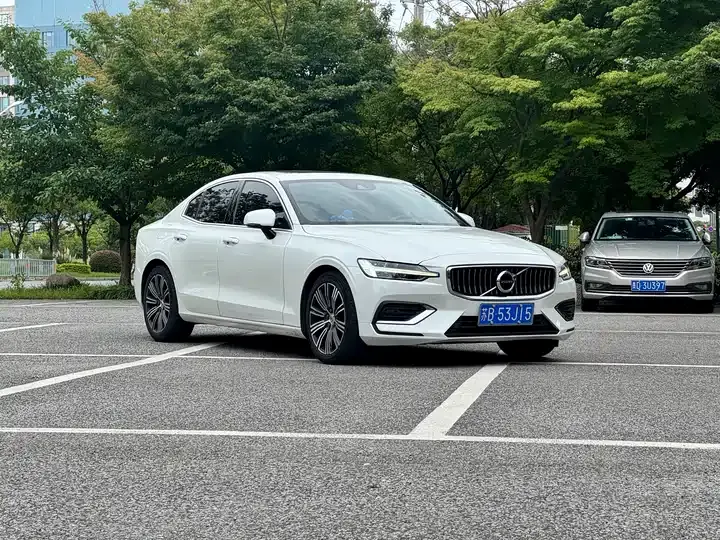 Volvo S60 2020 T4 Zhiyuan Deluxe Edition - View 1