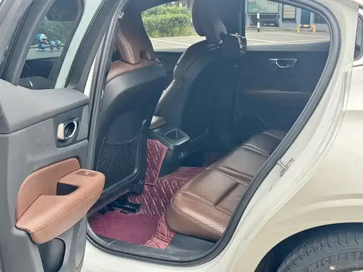 Volvo S60 2020 T4 Zhiyuan Deluxe Edition 10