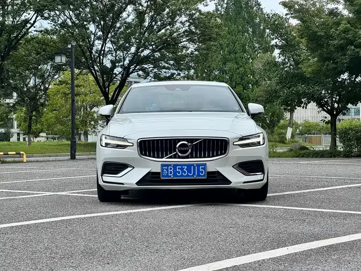 Volvo S60 2020 T4 Zhiyuan Deluxe Edition 2