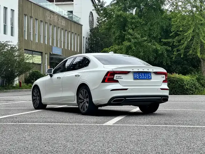 Volvo S60 2020 T4 Zhiyuan Deluxe Edition 6