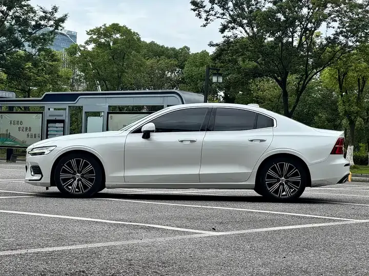 Volvo S60 2020 T4 Zhiyuan Deluxe Edition 7