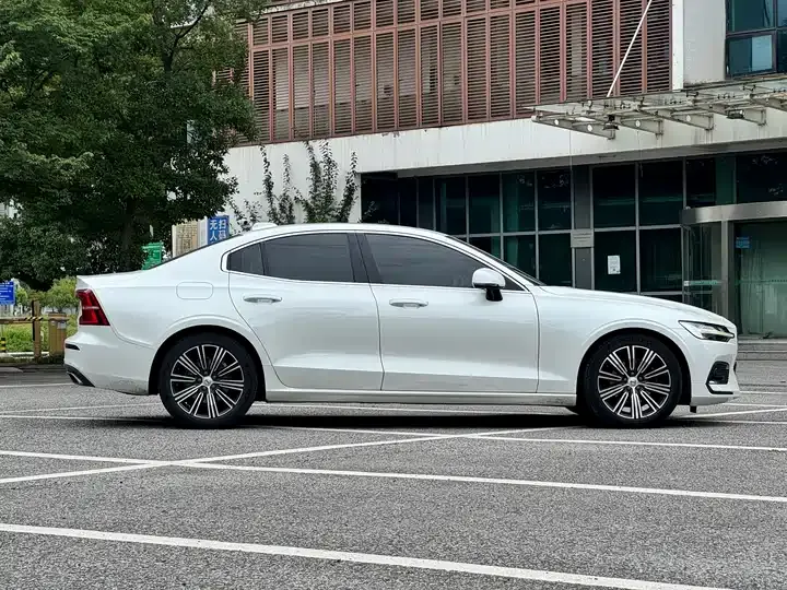 Volvo S60 2020 T4 Zhiyuan Deluxe Edition 8