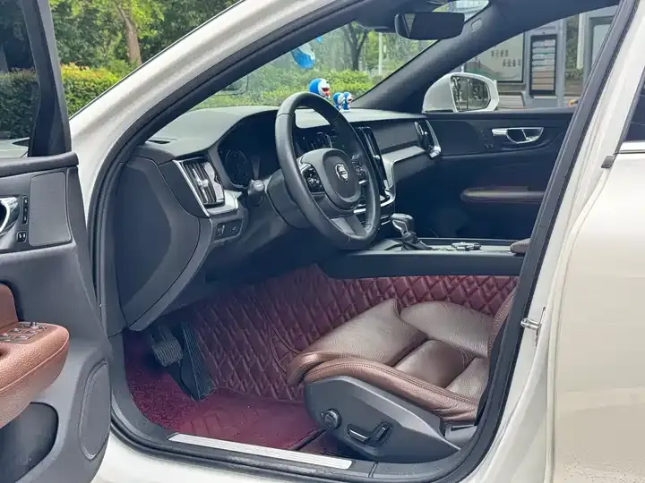 Volvo S60 2020 T4 Zhiyuan Deluxe Edition 9