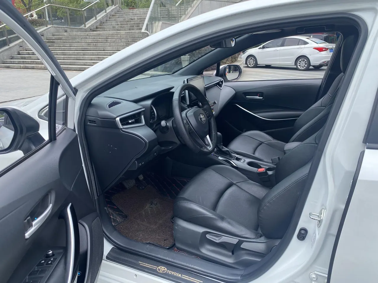 Toyota 2021 Lei Ling Shuangqing 1.8H Stepless Deluxe Edition Automatic Gear 4