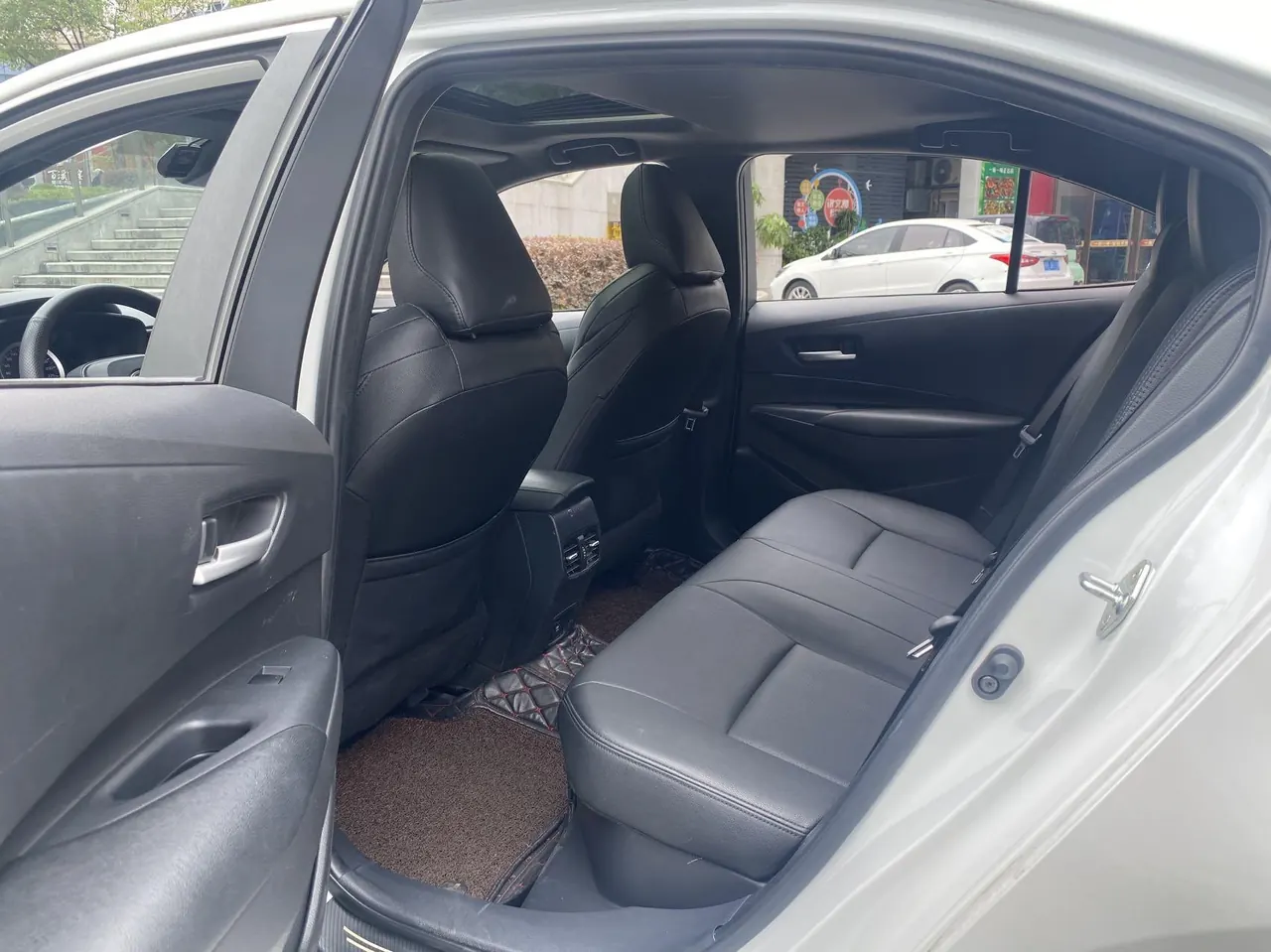 Toyota 2021 Lei Ling Shuangqing 1.8H Stepless Deluxe Edition Automatic Gear 5