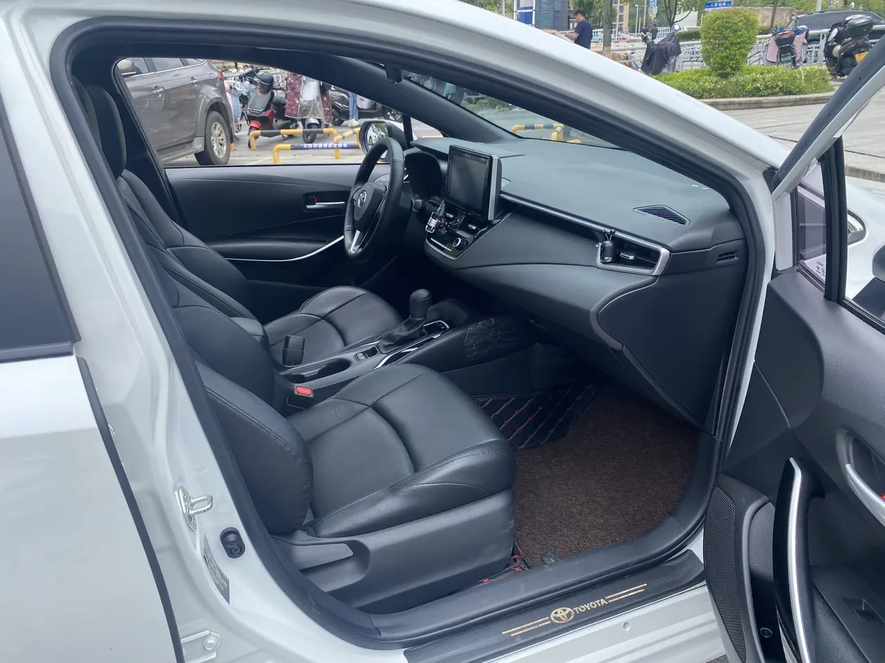 Toyota 2021 Lei Ling Shuangqing 1.8H Stepless Deluxe Edition Automatic Gear 6