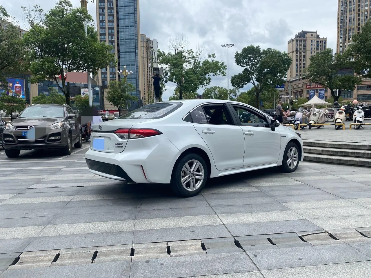 Toyota 2021 Lei Ling Shuangqing 1.8H Stepless Deluxe Edition Automatic Gear 8