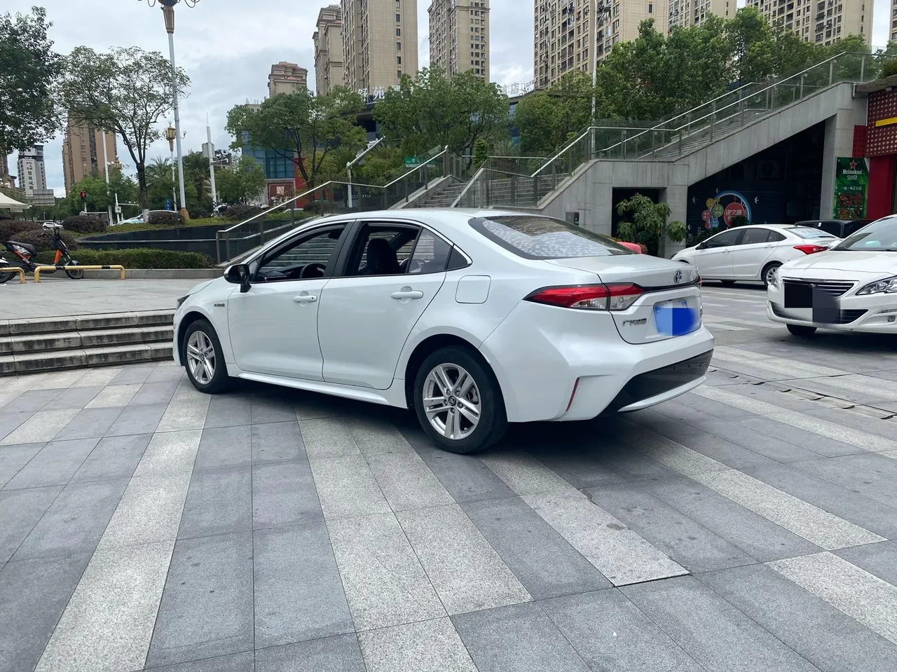 Toyota 2021 Lei Ling Shuangqing 1.8H Stepless Deluxe Edition Automatic Gear 9