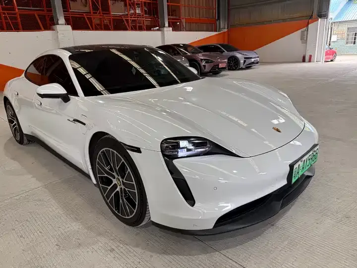 Открыть галерею: Taycan 2020 model Taycan
