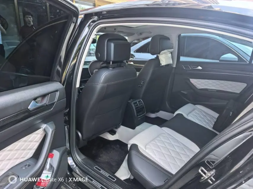 Volkswagen 2023 Magotan 2.0TSI 380TSI 2 million Commemorative Flagship Automatic Gear 3