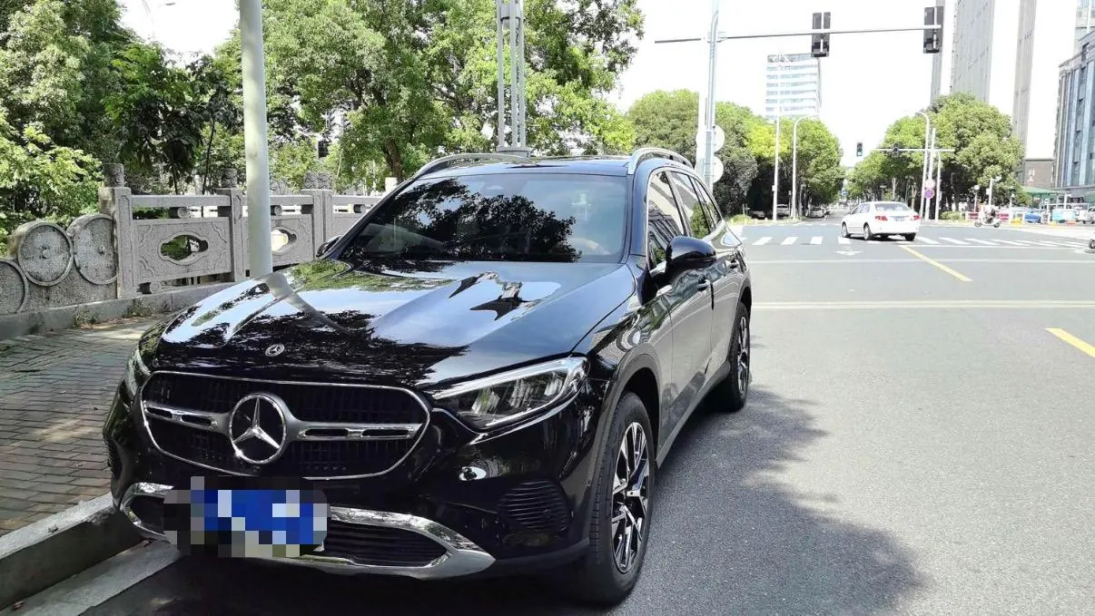 Mercedes Benz 2025 GLC 260 L 4MATIC 48V 2.0T Dynamic 5-seat Automatic Gear - View 1