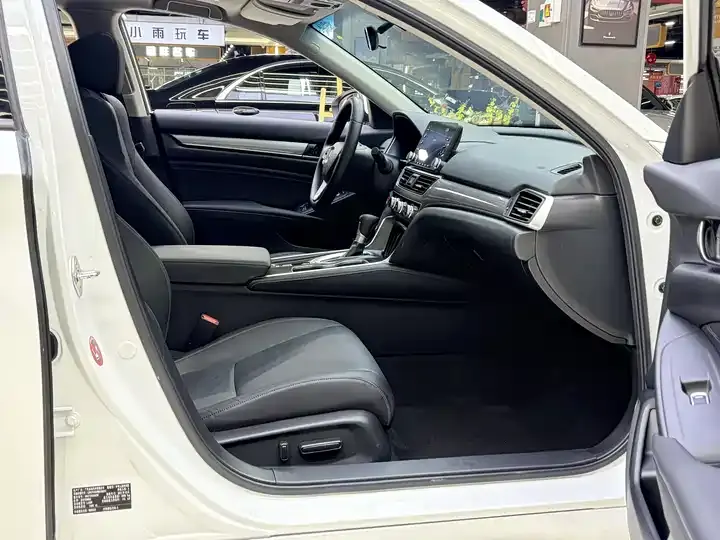 Accord 2018 260TURBO Deluxe Edition China VI 8