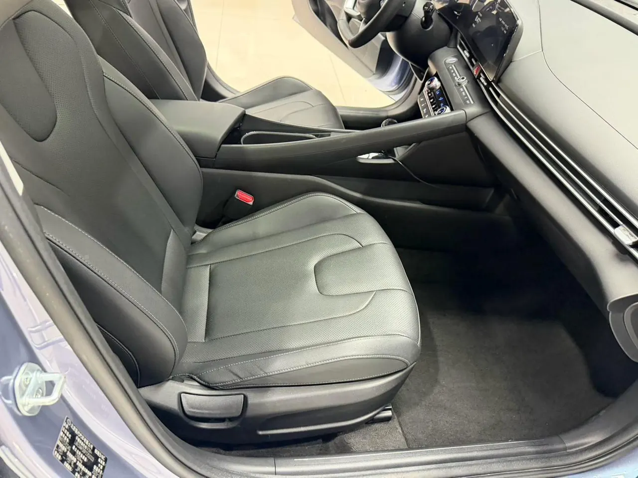 Hyundai 2023 Elantra -3-compartment 1.5 stepless LUX premium automatic gear 14