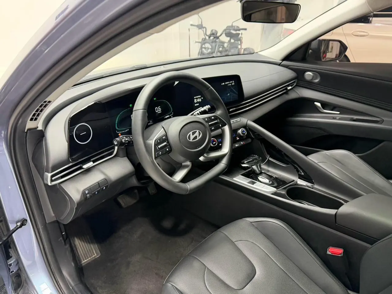 Hyundai 2023 Elantra -3-compartment 1.5 stepless LUX premium automatic gear 7