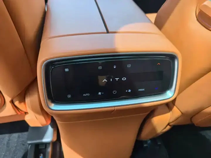 AITO M9 2024 extended range Max version 52kWh 6-seat version 9