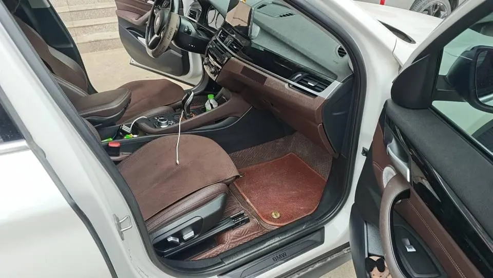 BMW 2021 X1 sDrive25Li 2.0T Leading Automatic Gear 4