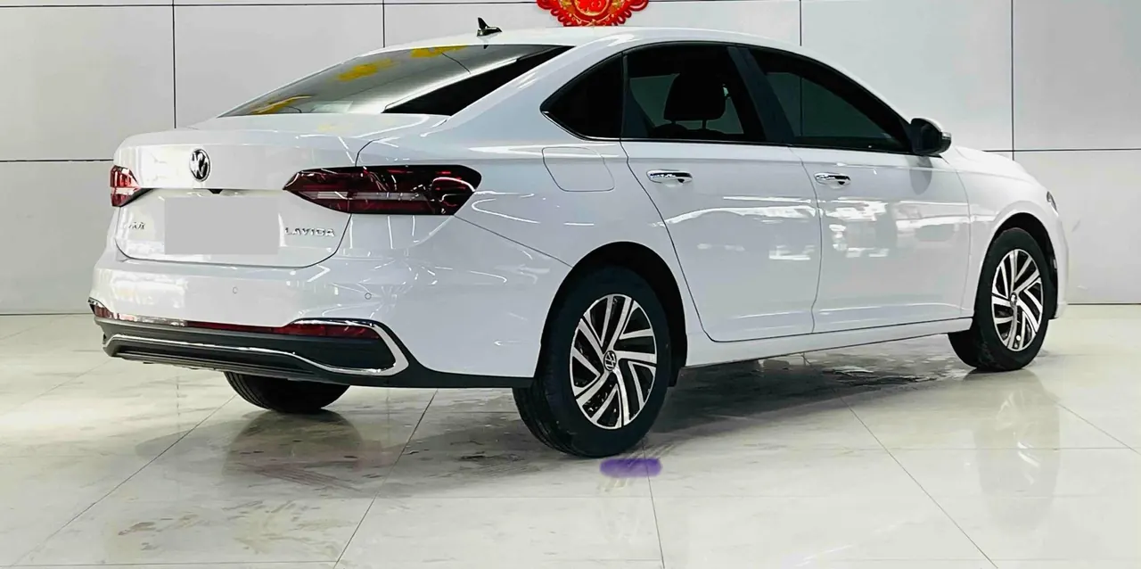 Volkswagen 2024 LaVida 1.5 5 Million Edition Automatic 3