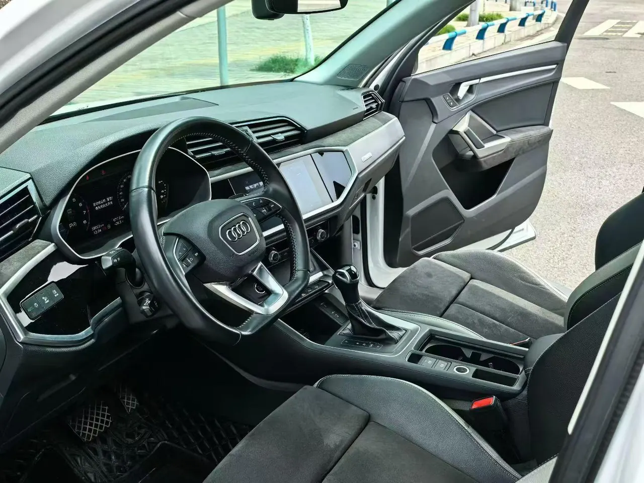 Audi 2021 Q3 1.4TFSI 35TFSI Fashion Elegant Automatic Gear 4