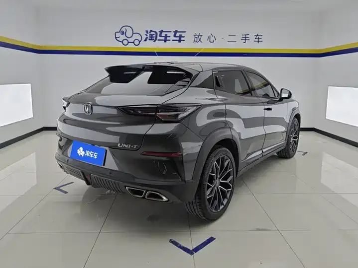 ChangAn UNI-T 2022 1.5T Honorable Model 3