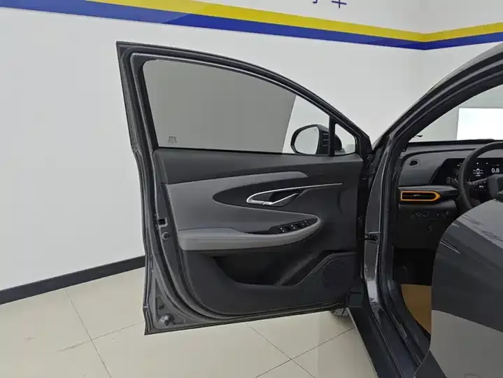 ChangAn UNI-T 2022 1.5T Honorable Model 7