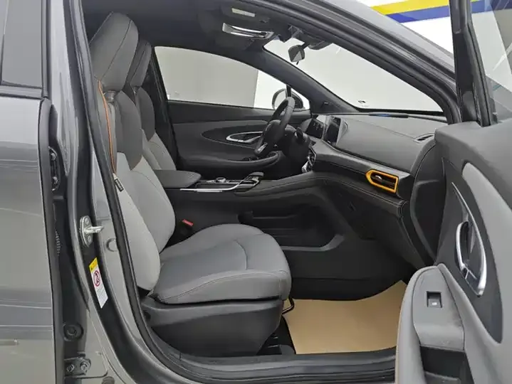 ChangAn UNI-T 2022 1.5T Honorable Model 8