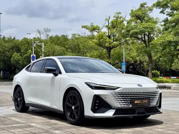 ChangAn UNI-V 2022 1.5T Honorable Model 3