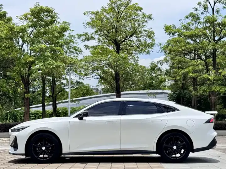 ChangAn UNI-V 2022 1.5T Honorable Model 4
