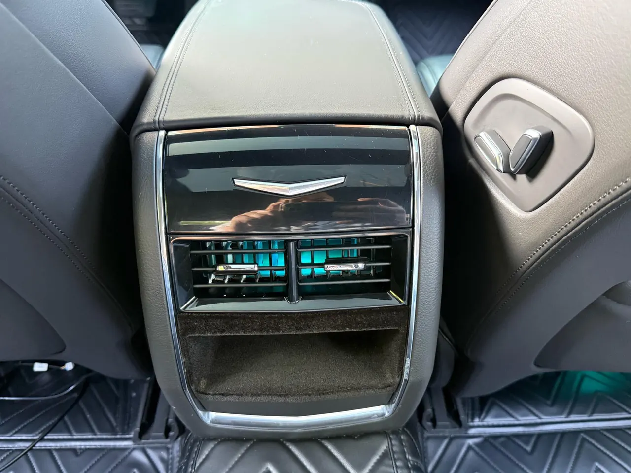 Cadillac 2021 CT6 2.0T 28T luxury automatic gear 10