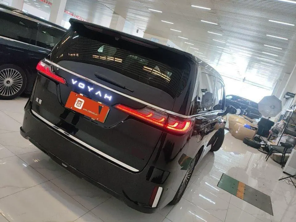 Voyah 2025 dreamers PHEV 1.5T four-wheel drive distinguished dry Kun version automatic gear 3