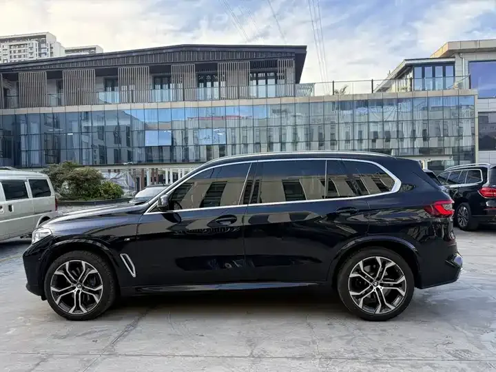 BMW X5 2022 xDrive 40Li exclusive m sports suit 5