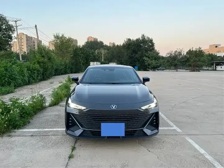 ChangAn UNI-V 2023 1.5T Honorable Model 2