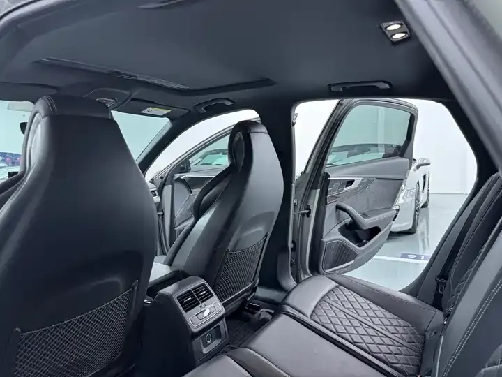 Audi S4 2022 section S4 3.0TFSI 8