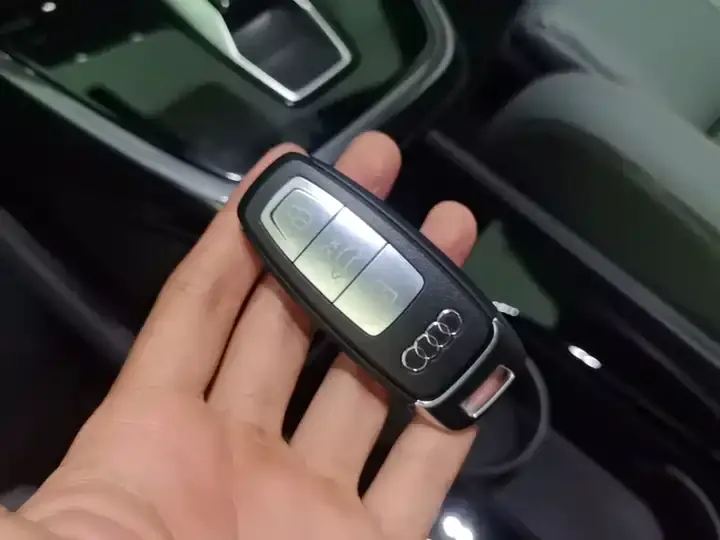 Audi Q4 e-tron 2022 40 e-tron Creation Edition 9