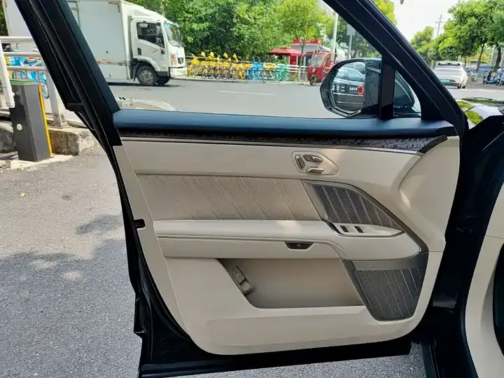 ONVO L90 2025 Max six-seat version 6